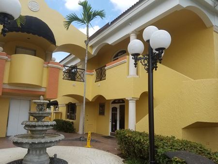 Commercial space for Rent at 481 East Hillsboro Boulevard in Deerfield Beach