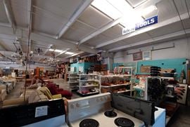 Retail Warehouse with Fenced Yard