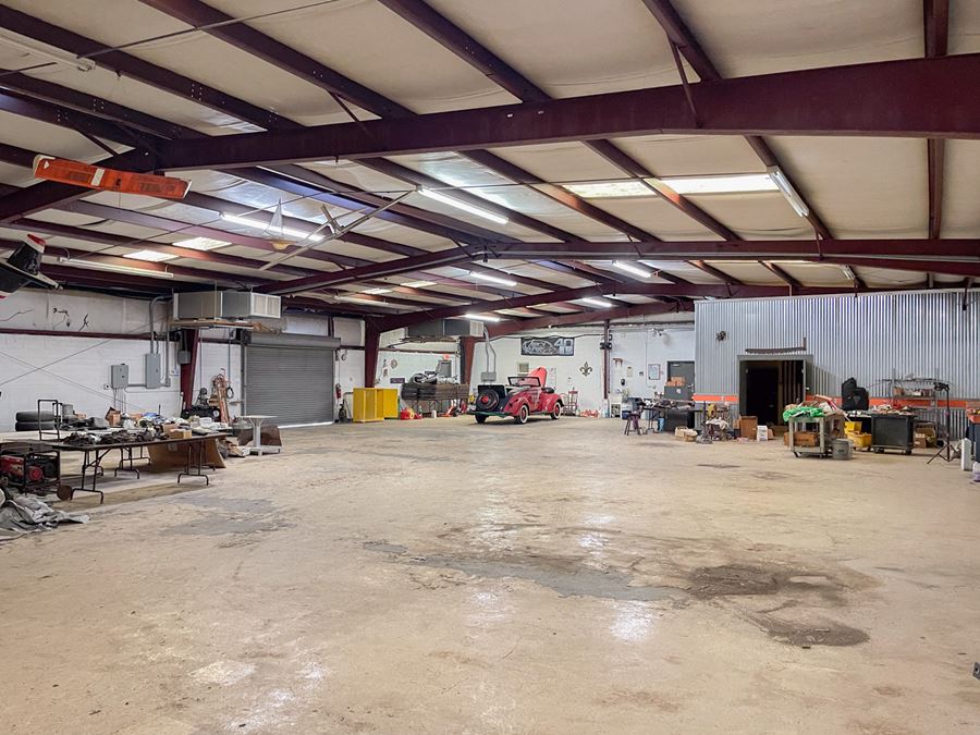 ±9,238 SF Value-Add Office/Warehouse in Industrial Corridor