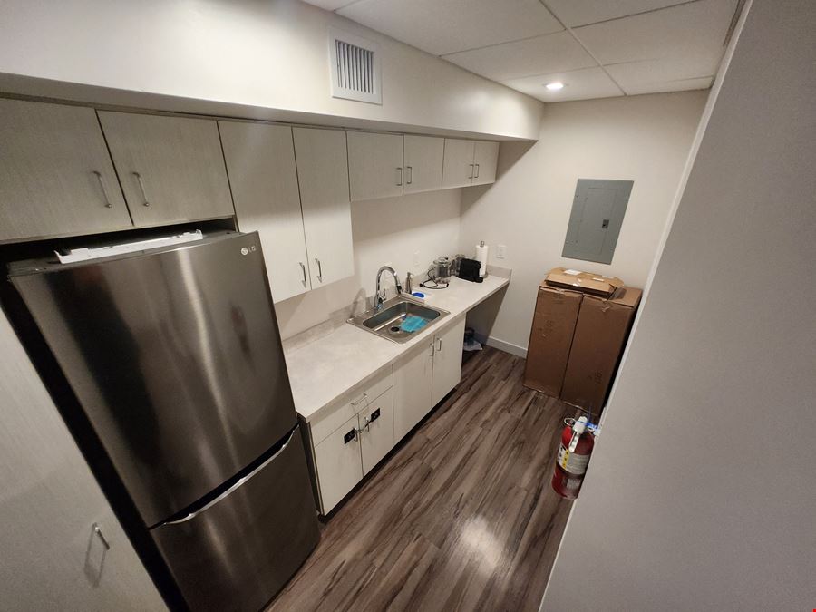 Part Time Medical Office Availble to Lease in Palm Beach - BLOCKS FROM WORTH AVE