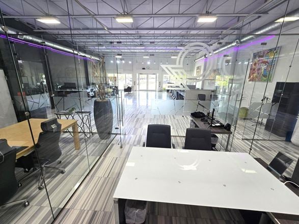 Freestanding Flex/Retail/Showroom
