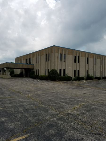 Photo of commercial space at 303 Andrews Dr in Belvidere