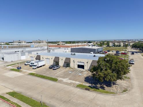 Office / Warehouse in Elmwood