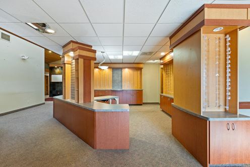 Professional or Medical Office Space in prime Roseburg location!