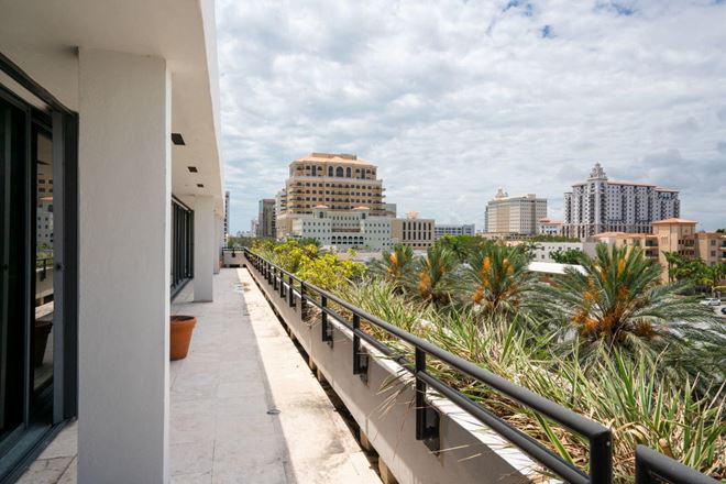 1701 Ponce De Leon Blvd