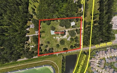 Photo of commercial space at 8417 Kenton Rd in Wesley Chapel