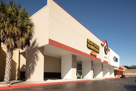 Retail space for Rent at 6851 Veterans Memorial Boulevard in Metairie