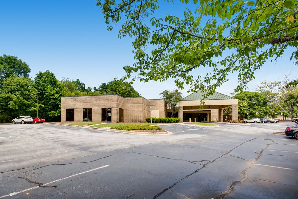 Southlake Medical Plaza 6635 Lake Drive, Morrow, GA Office Building