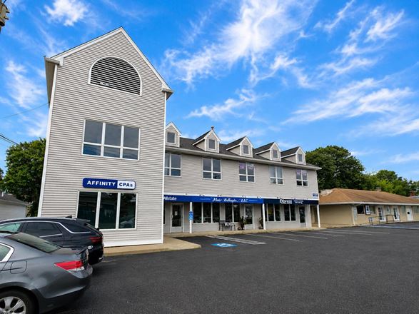 1495 Black Rock Tpke