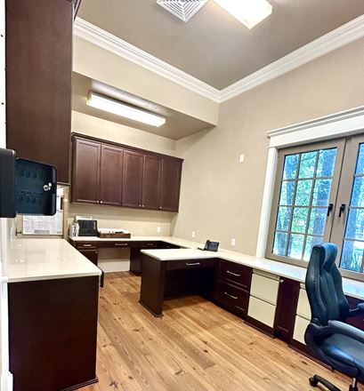 Class A Office/Showroom Building With Direct Frontage On Hwy 278