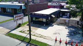 ±1,633 SF Freestanding Retail/Flex Building
