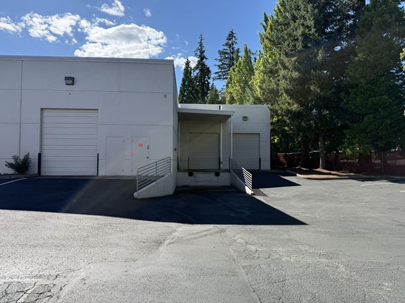 Boones Ferry Business Park, Building 5