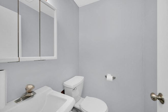 3S340 Rockwell St, Unit 201 - 2nd Floor South, Warrenville, IL 60555