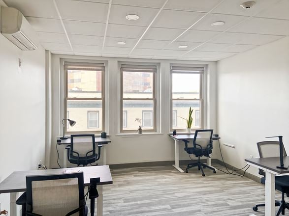 Regus - Manchester - 1087 Elm Street