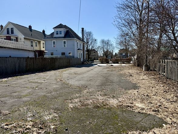76 Humboldt Parkway