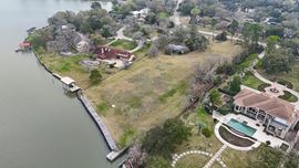 205 Lakeshore Dr, Seabrook, TX 77586