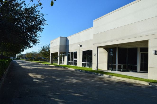 9920-9940-9960-9980 W Sam Houston Pky S