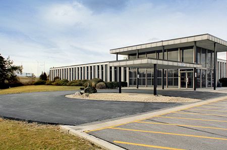 Photo of commercial space at 901 W Oakton in Des Plaines