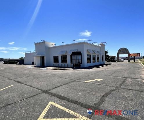 2208 E Kansas Avenue, Garden City, KS 67846