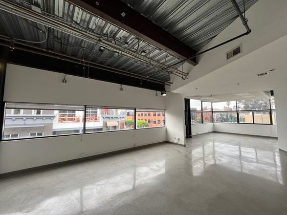 3015 Main St