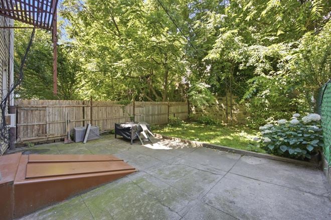317 Eckford St