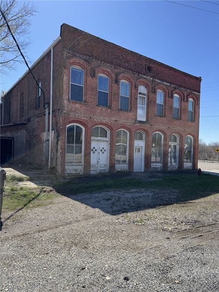 Other space for Sale at 7637 North St in Seligman