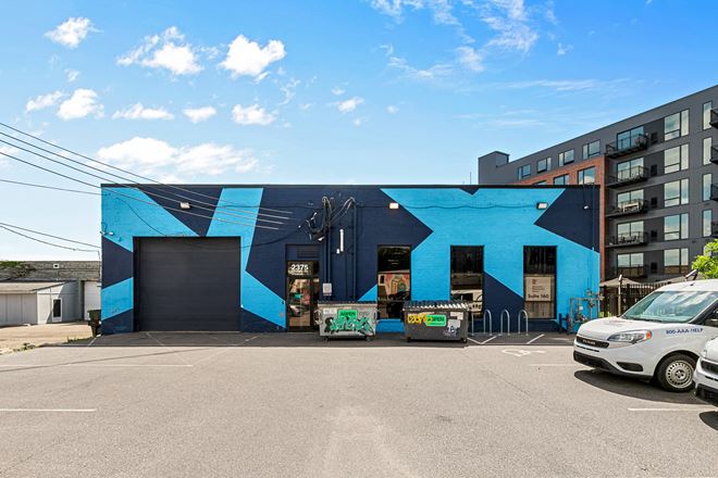 2375 University Ave W