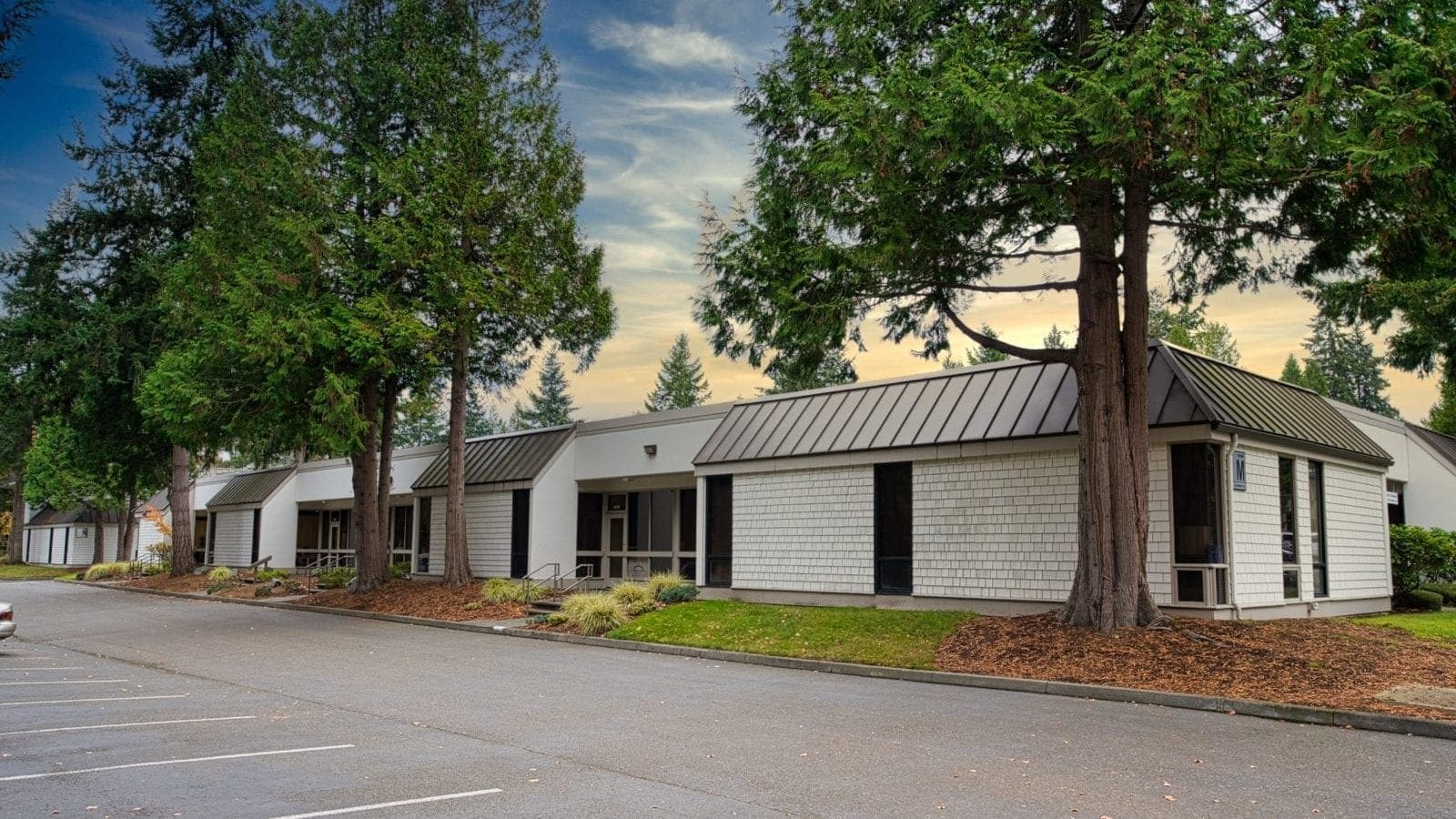3,374 SF Retail Space in Redmond, WA Photo
