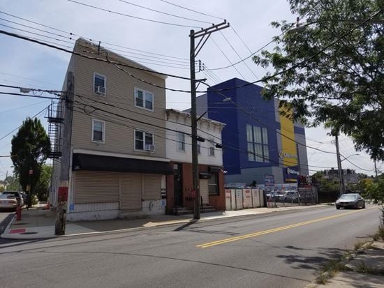 2580 Richmond Ter
