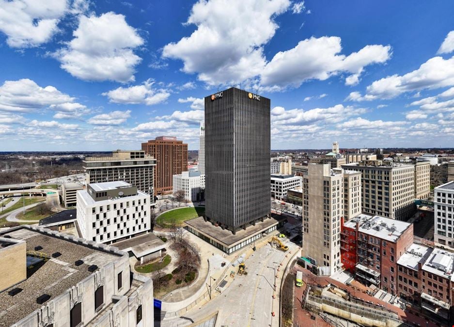 1 Cascade Plaza