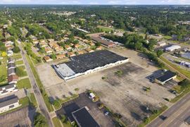Bay Square Shopping Center | ±104,899 SF Value-Add Retail