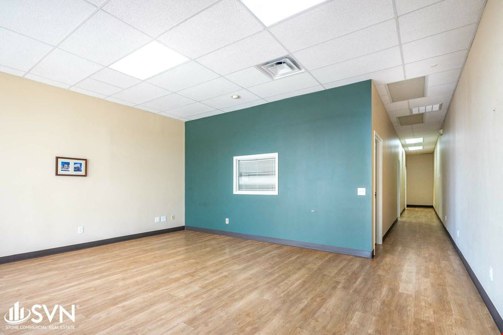 Two 1,500 SF Suites in High Traffic Retail Strip FOR LEASE