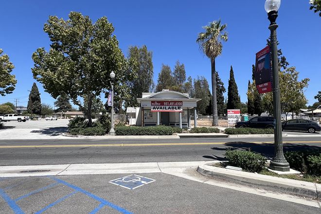 Washington Avenue Retail Building - Lease