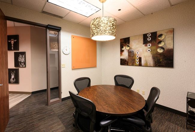 OffiCenters - Bloomington Airport