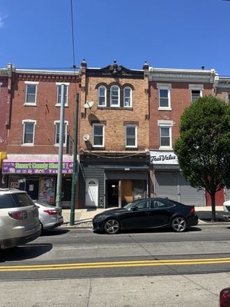 2725 W Girard Ave