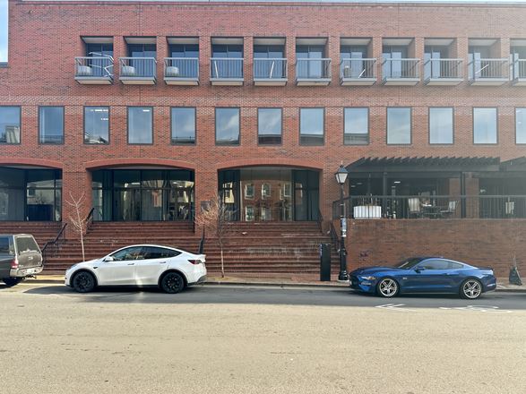 VA, Alexandria - 211 N Union