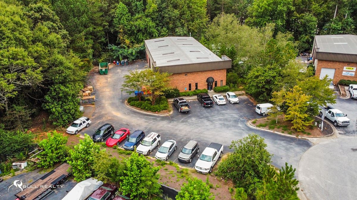Freestanding Warehouse Building | ±6,000 SF