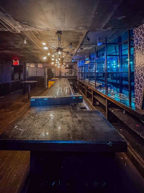 2,000 SF | 275 W 22nd Street | 2nd Gen Bar Space in Chelsea for Lease