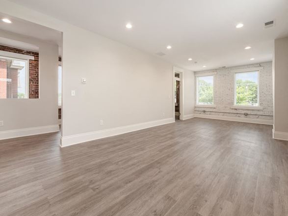 1029-1031 E Livingston Ave