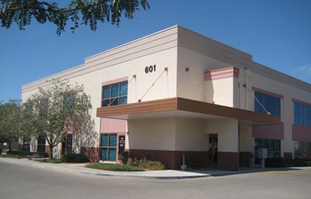 Photo of commercial space at 601 West Country Club Road in Roswell