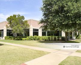 Monterey Oaks - 5700 South MoPac Expwy