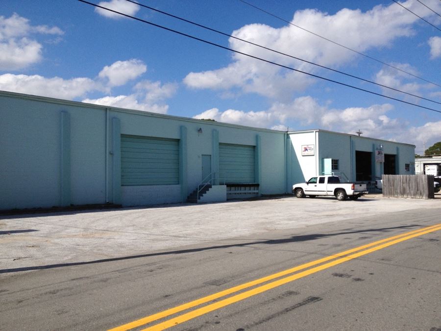 Dock High Distribution Space for Lease