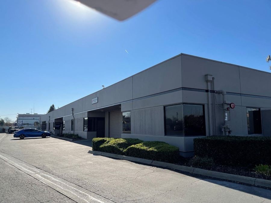 ±1,704 SF Industrial Building in Clovis, CA