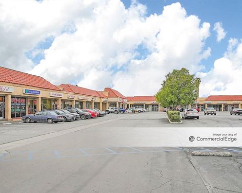 Hemet Plaza Shopping Center - 1911-2095 East Florida Avenue