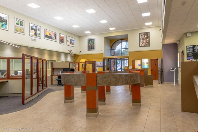 Office/Retail Building on 3± AC in Downtown Gainesville