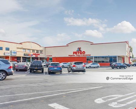 Retail space for Rent at 17921 Ventura Blvd in Encino