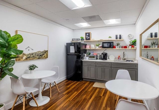 851 Irwin St | 29,923 SF | Office Building