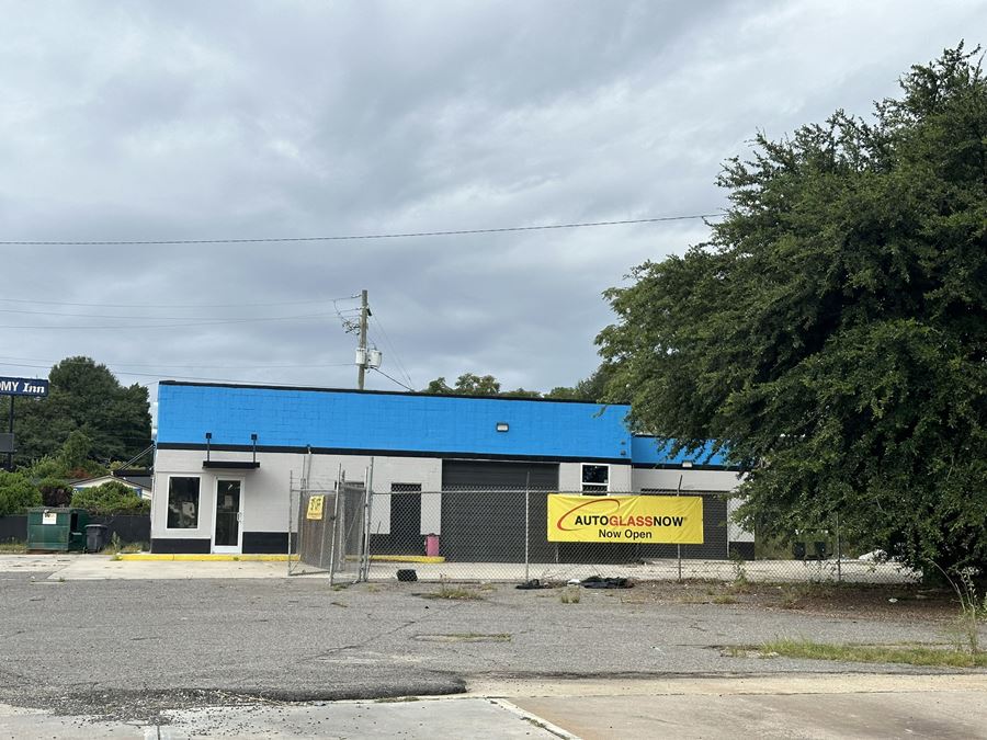 Auto Shop at Signaled Corner