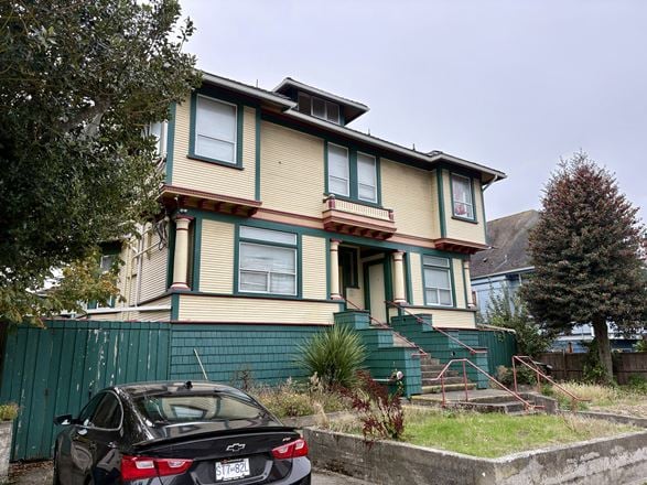 121 Menzies Street
