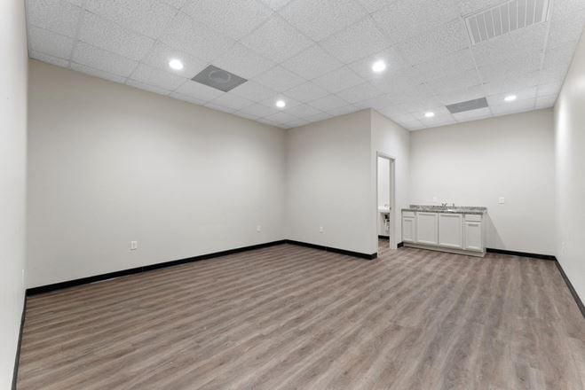 Building 7 - 25533 Richards Rd - Sublease
